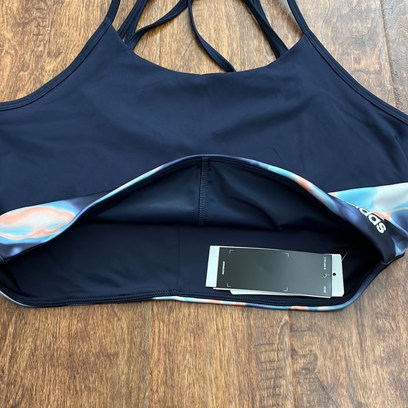 Adidas Crop Top Size XL - Picture 6 of 15